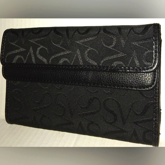 ☆NWOT☆Large SIMPLY VERA~VERA WANG Black Trifold 2 Snap Multifunctional Wallet☆ - Picture 2 of 16